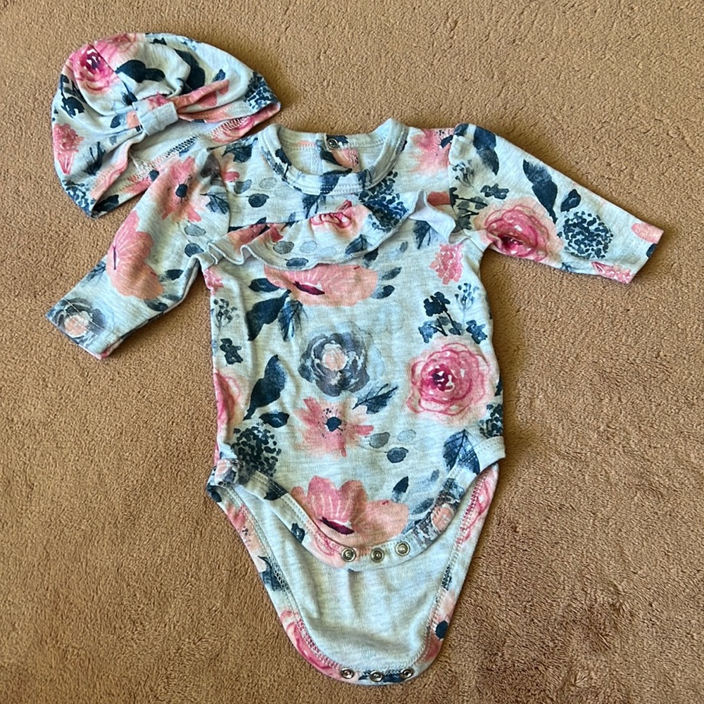 0-3 Months René Rofé Baby Floral Onesie and Hat Set